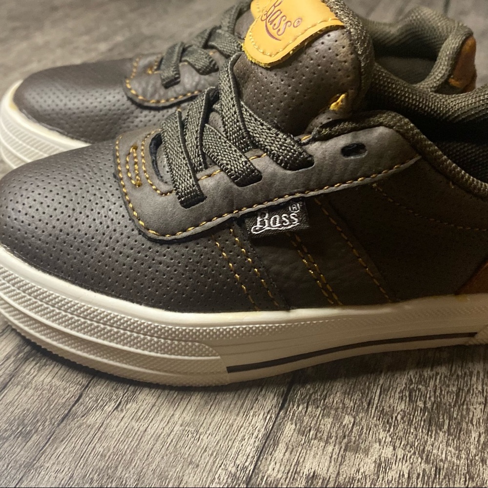 Toddler shoe ,Size 7 brown color